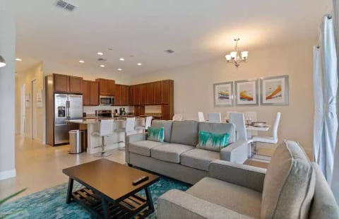 Beautiful Townhouse, Just 10 minutes to Disney