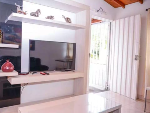3 Bedroom Apartment AC Fiber wifi Free Parking