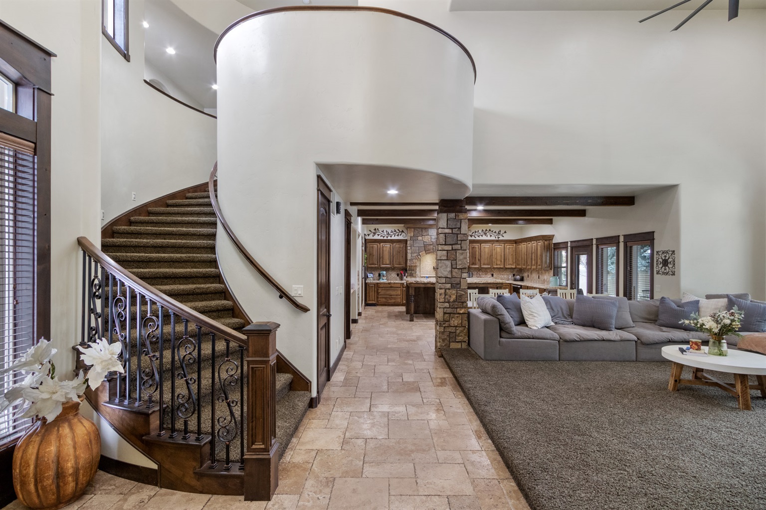 entertainment-castle!-large-group-and-company-functions-hot-tub/