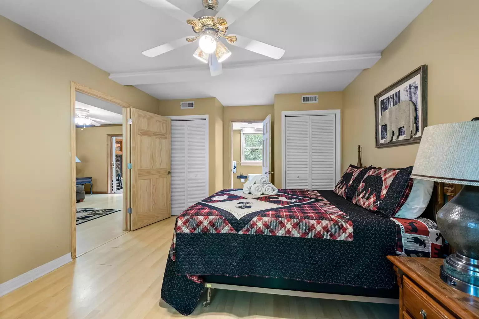 Queen bed downstairs - River's Edge - Cullowhee