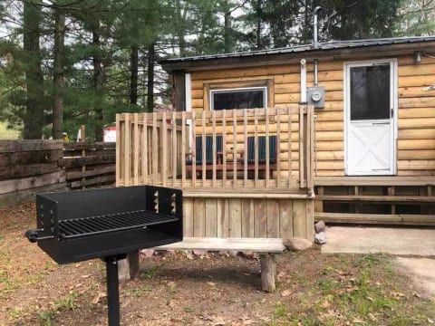 Park style BBQ grill