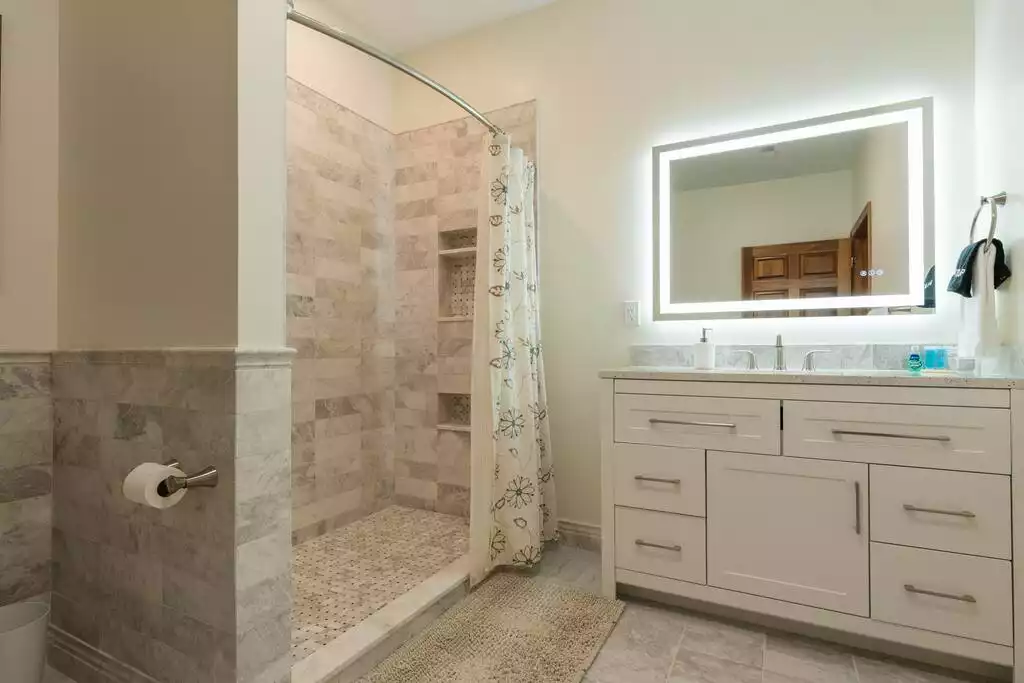 New Marble Bathroom with Walk-in Shower - Coeur d’Alene, Luxury Lakefront Villa, Sleeps 12! - Loudon