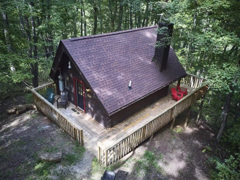 Romantic and Secluded Hottub Cabin - Wild Columbine