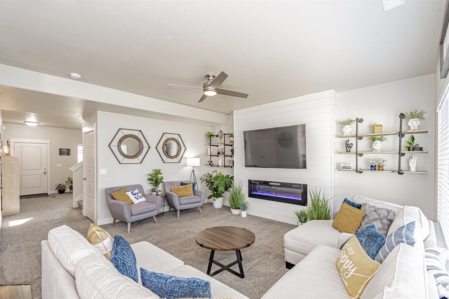 private-rexburg-5bd-home-bonus-loft-theater-hottub/