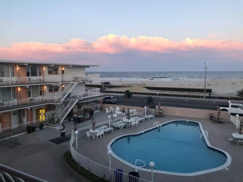 North Wildwood Oceanfront Oasis - Trylon 306