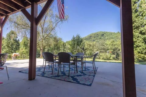 Enjoy breakfast, lunch or dinner on the patio while enjoying the beautiful views.
