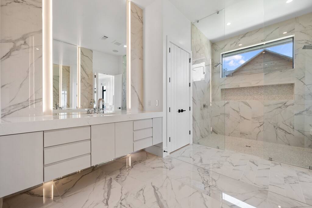 Lakefront Estate -heated spa - chef avail - Streetman Lakefront Estate -heated spa - chef avail - Streetman