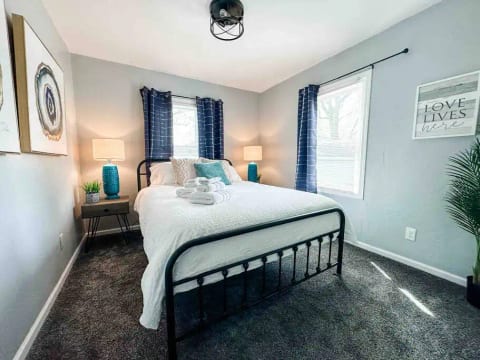 Cozy and Convenient 2BR in Prime Central Location