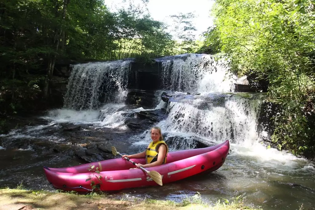 Girl launching Kayak on the Broad River in  front of the Waterfall in Riverbend - LAURELWOOD LODGE - The Mountains are Calling! - Lake Lure