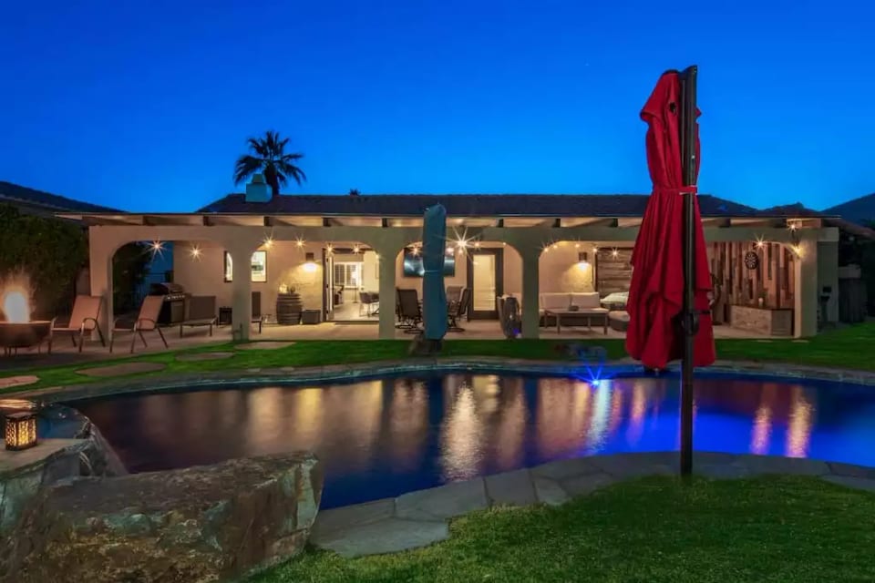 Casa De Indio Casa de piscina inspirada en un resort con vistas - Indio