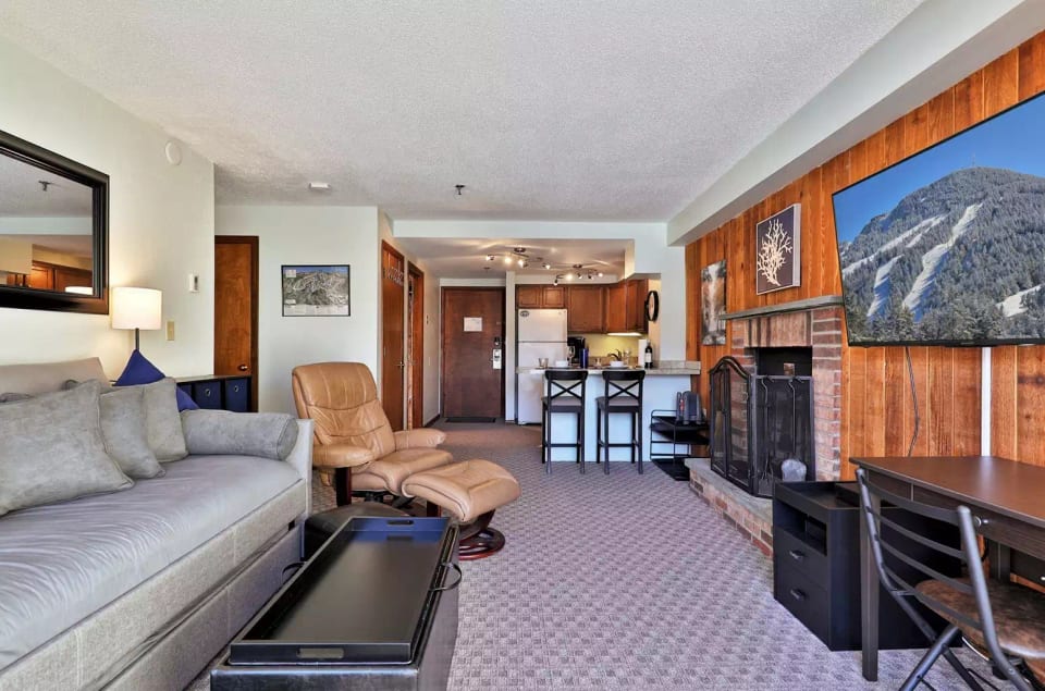 Cozy, clean, and bright open-concept living room & kitchen