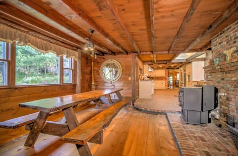 Eat Breakfast by the Pellet Stove & Feel the vibes of 1830s Post & Beam Construction