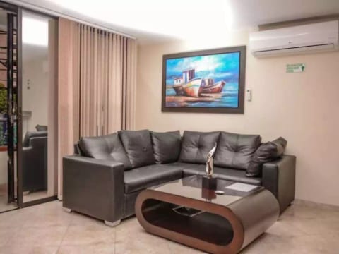 Two bedroom apartment AC and hot tub in lleras