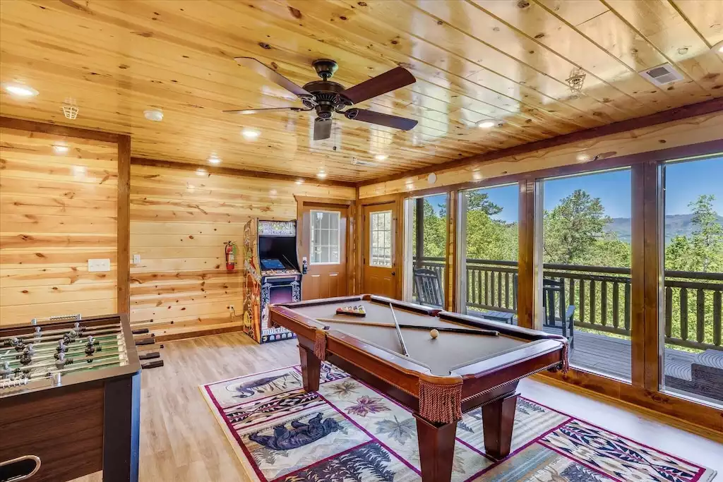 Top of the Smokies - Brand-New Luxury Pool Cabin! - Pigeon Forge