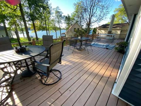 Lakehouse on beautiful Big Long Lake
