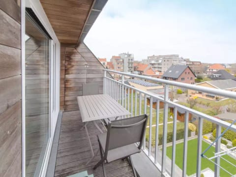 Paul's parklane with balcony
