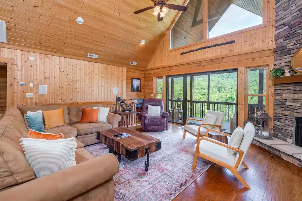 wild-valley-lodge-stunning-views-near-chimney-rock/