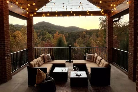 11 ACRE Retreat! MIN to PKWY for fun! Views! NEW! 