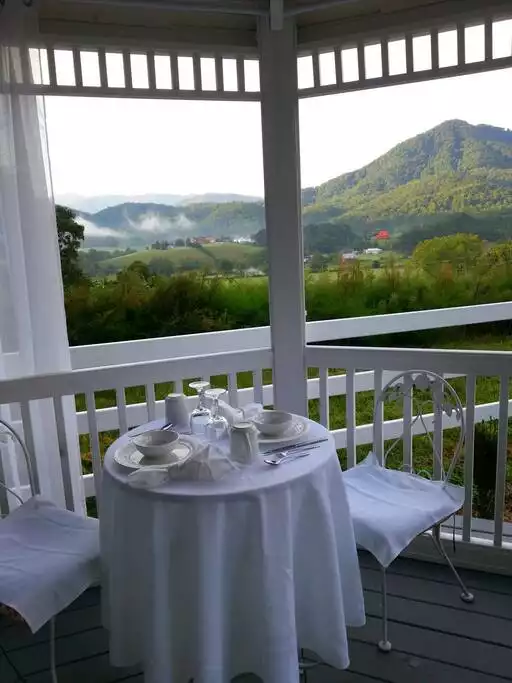 Breakfasts for just $12/person per day. - Cozy Class A Motorhome stay in the Smoky Mts! - Pigeon Forge