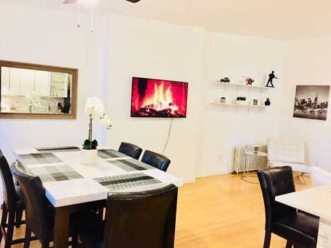 BROOKLYN APT with high ceilings. 25M to Manhattan