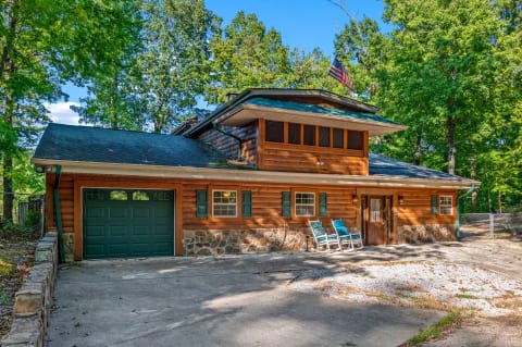 Pet Frndly Lakefront Cabin Hottub Gamerm Fireplace