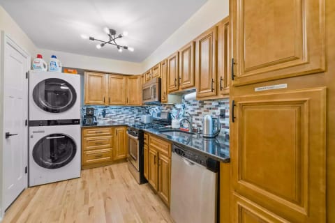 Free Parking-2BR-2.5 Bath, 3 Beds Duplex
