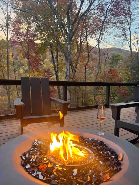 Upper cabin- fire pit views in Fall