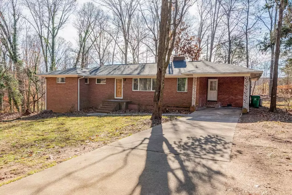 Single level home in quiet neighborhood!