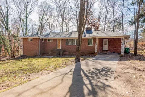 Single level home in quiet neighborhood!