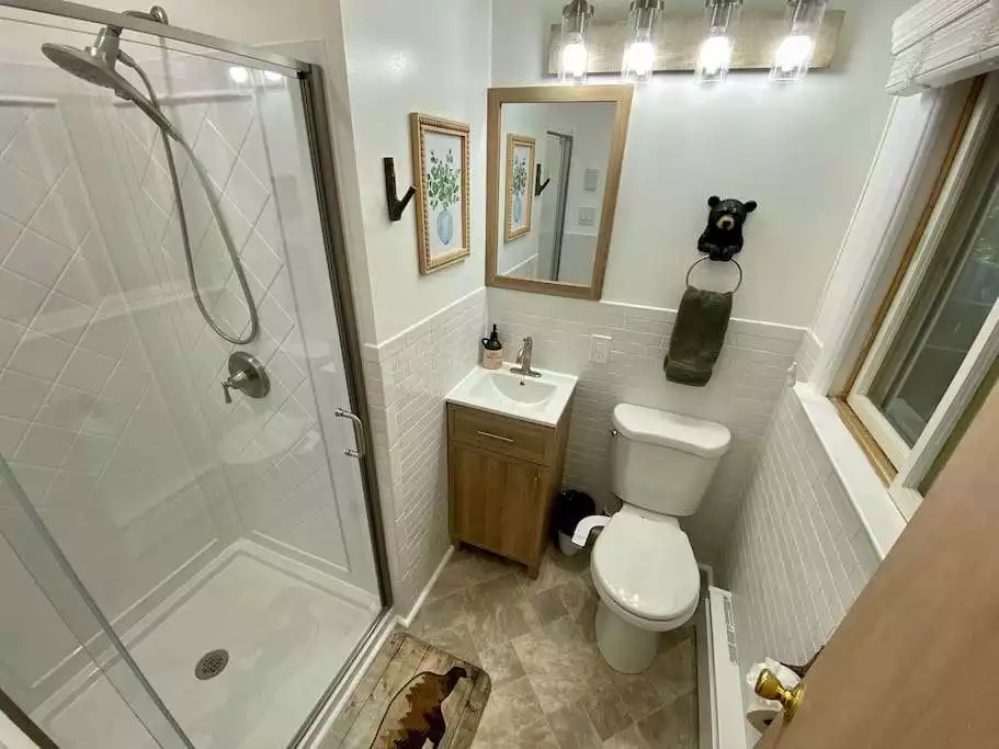 Primary en-suite bathroom - Escape to a 3-Bedroom Cabin in Lower Catskills - Woodridge