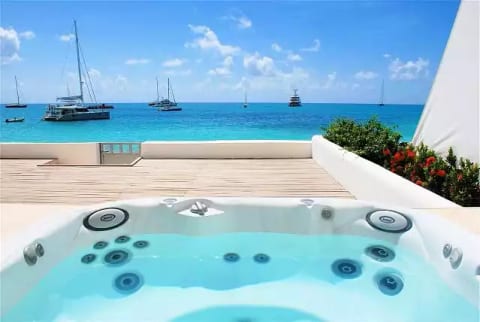 Aqualina 102 - Dutch St. Maarten