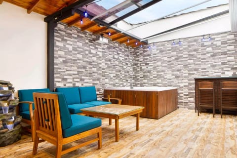 Penthouse 3 Bedroom Hot Tub Sliding roof Duplex AC