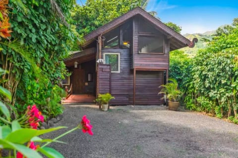 Beachcomber Bungalow Steps to the Beach TVNC#1058