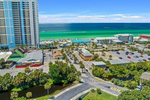 Relaxing Panama City Home- Beaches I Pools I Resort