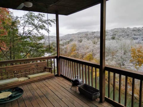 Cliffhang over the French Broad River