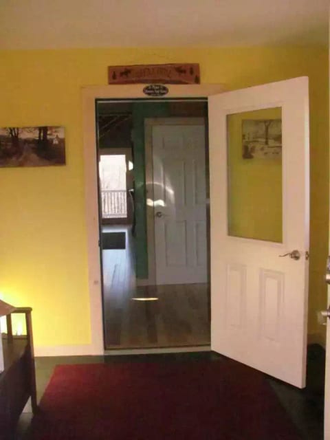 Enter via the mudroom and please remove your shoes!