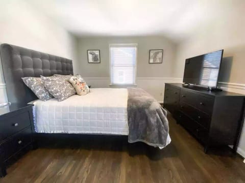 Spacious home in Royal Oak near Beaumont