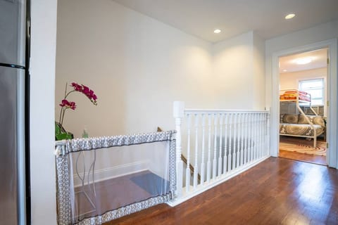 Family Friendly Near Subway Astoria-NYC Home Share
