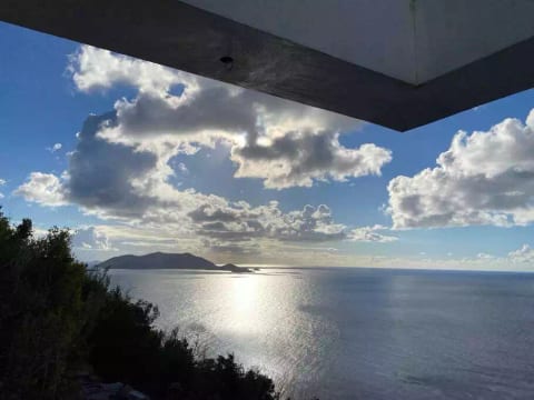 Serene, Stunning, and Modern. Villa Modere
