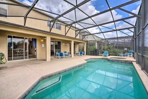 An Amazing pool with South facing views!
Have a great time swimming with family and friends. Prepare your Grilled favorites on the complimentary grill. Also enjoy the various wildlife From the waterfront and Preserve.
Have a great time swimming with family and friends. Prepare your Grilled favorites on the complimentary grill. Also enjoy the various wildlife From the waterfront and Preserve.