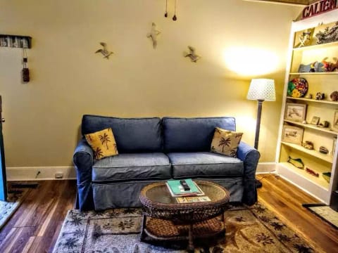 1brCoastalColonialApt