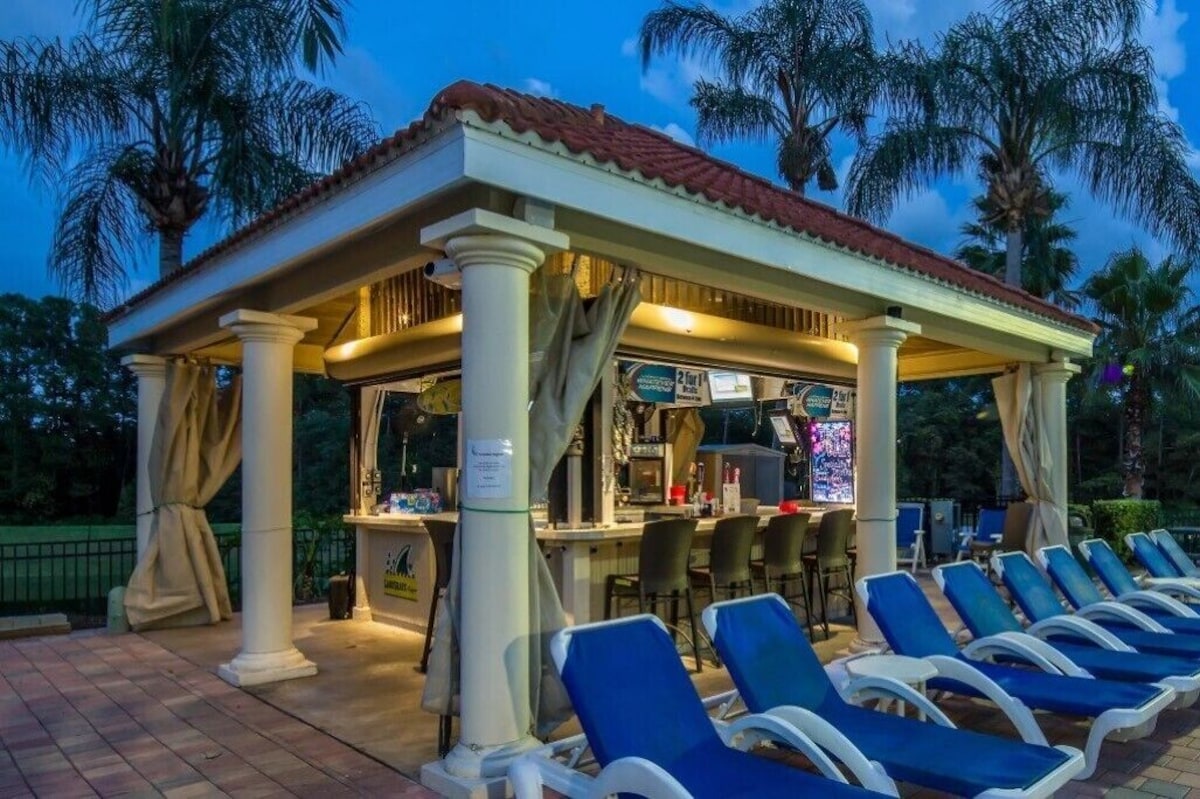 Clubhouse Tiki Bar by the Pool! - Queen's Fun Spot - Kissimmee