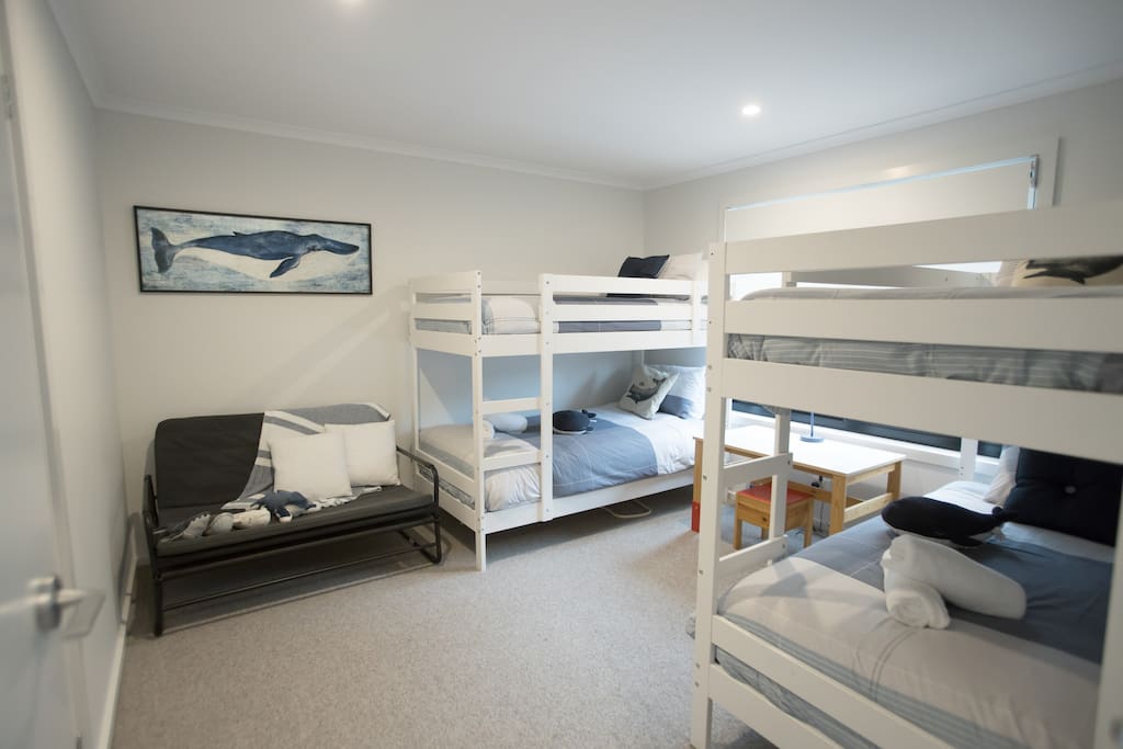 "Whale" bedroom - 2 bunk beds to sleep 4 kids