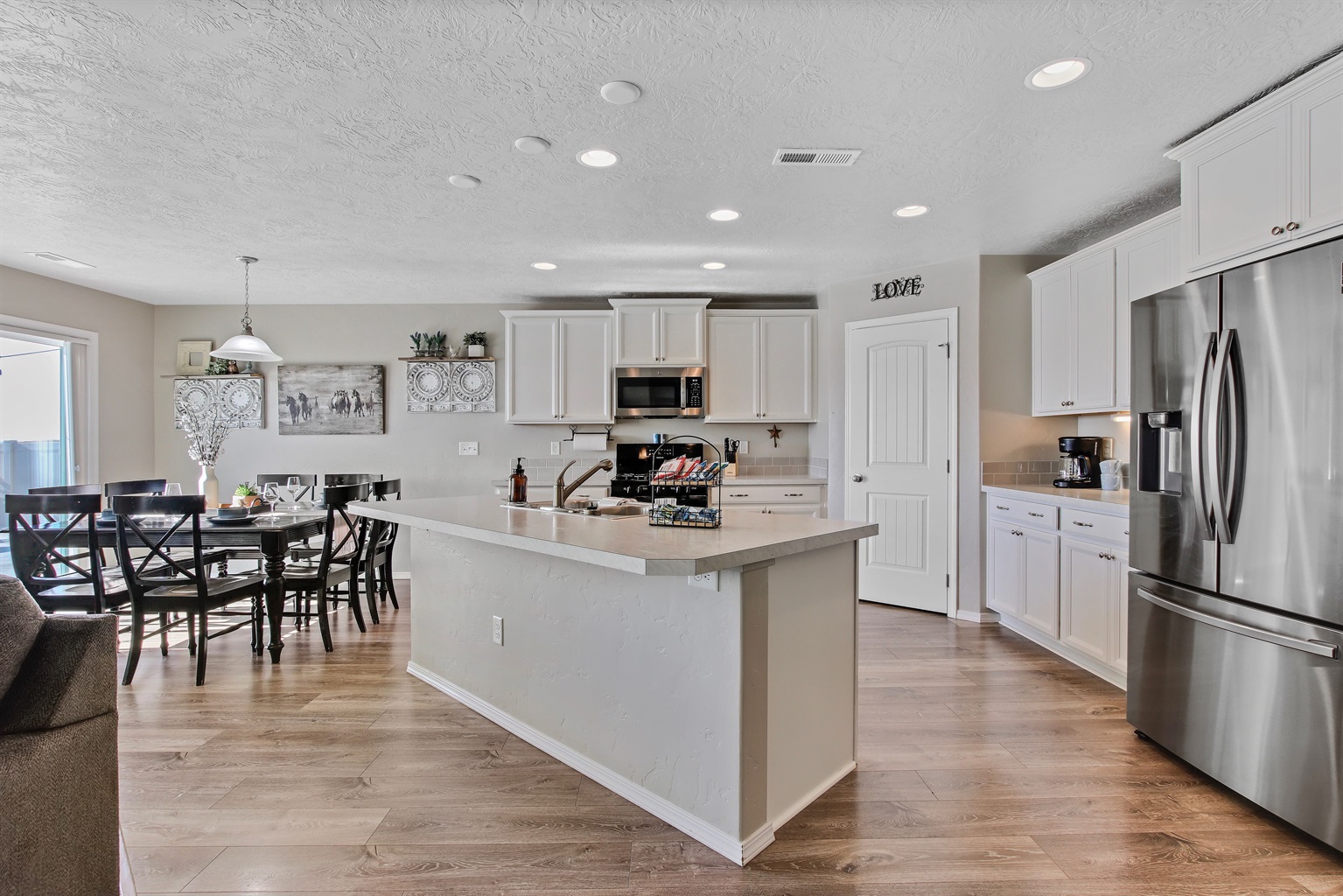 serenity-haven-retreat:-4br-tranquility-and-comfort/