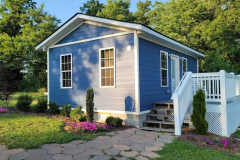 Cottage with OUT OF THIS WORLD Smoky Mtn views!