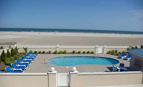Luxury Beachfront Ocean View W/Pool