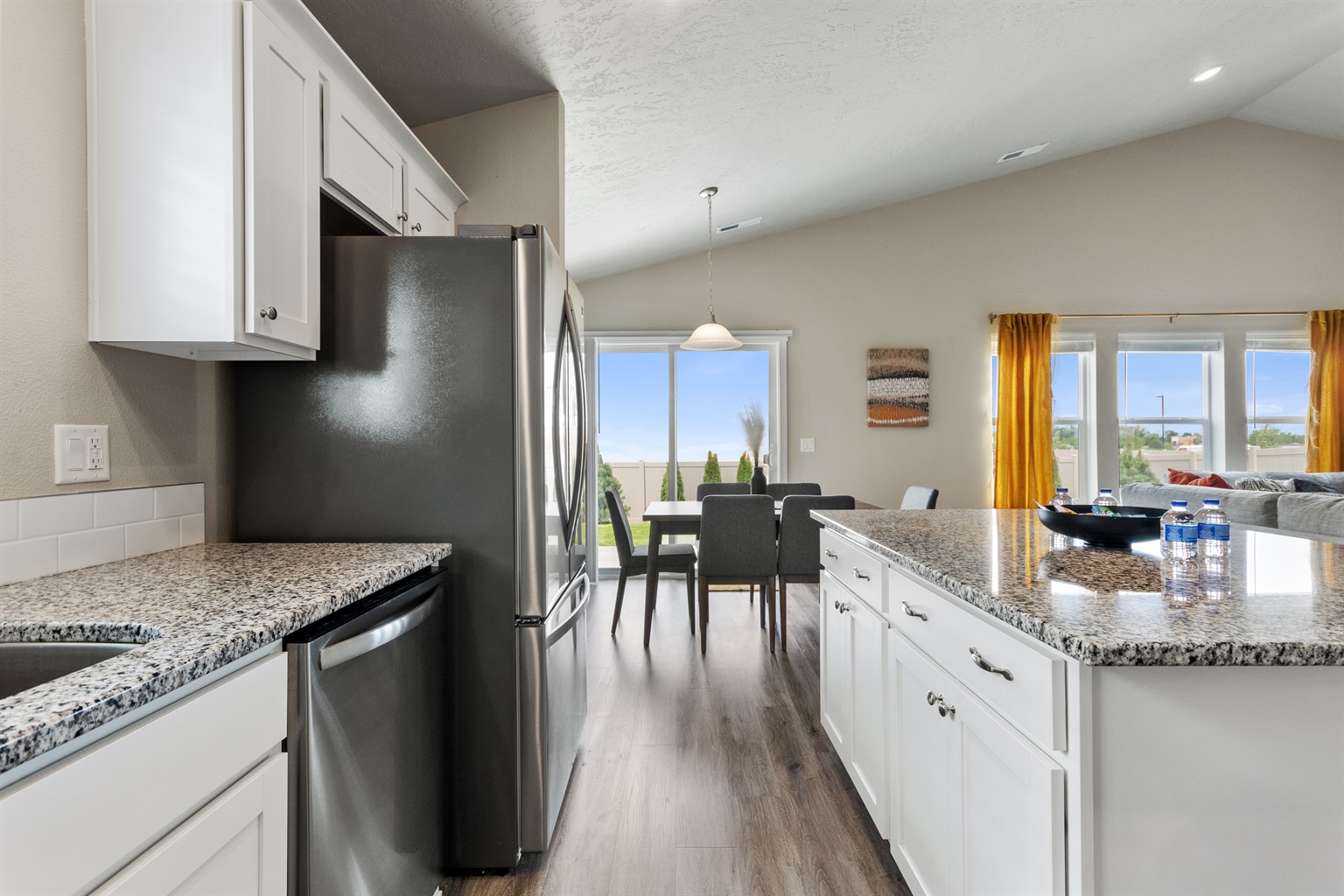 cool-and-calming-designer-home-in-nampa/