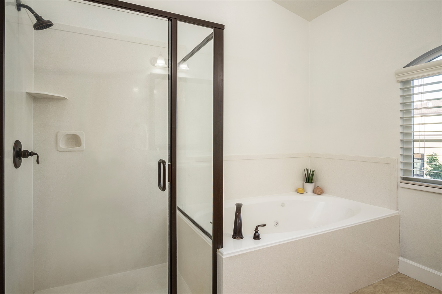 A La Mode Stunning 4 bedroom Orem Home - Orem