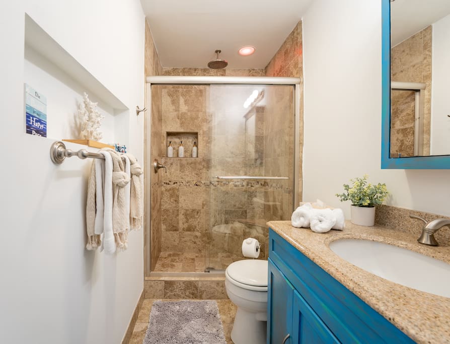 Fireplace master bathroom - Beachy Paradise l Pool l 4BD - Pompano Beach