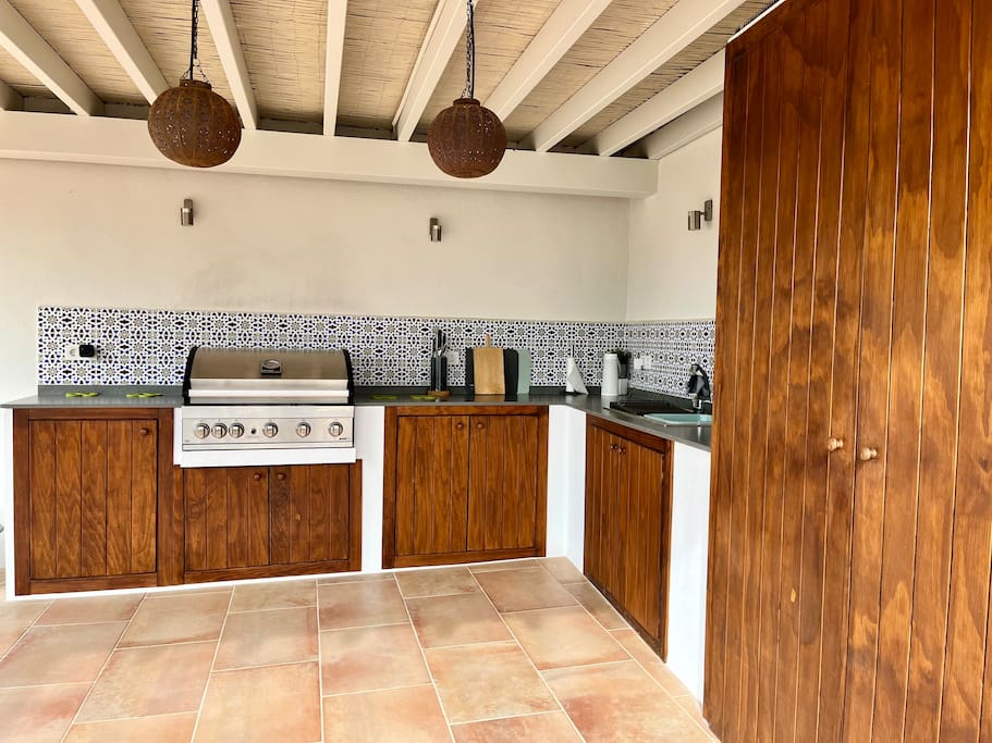 New out door kitchen. Gas Bbq, 2 ring electric hob, pizza stone, fridge freezer, sink with hot water, dishwasher, pots, pans, glasses, plates etc.  - (on the other side of the villa, off the gated courtyard) - Al Qasr Villa: Infinity pool with stunning views - Sierra Cabrera